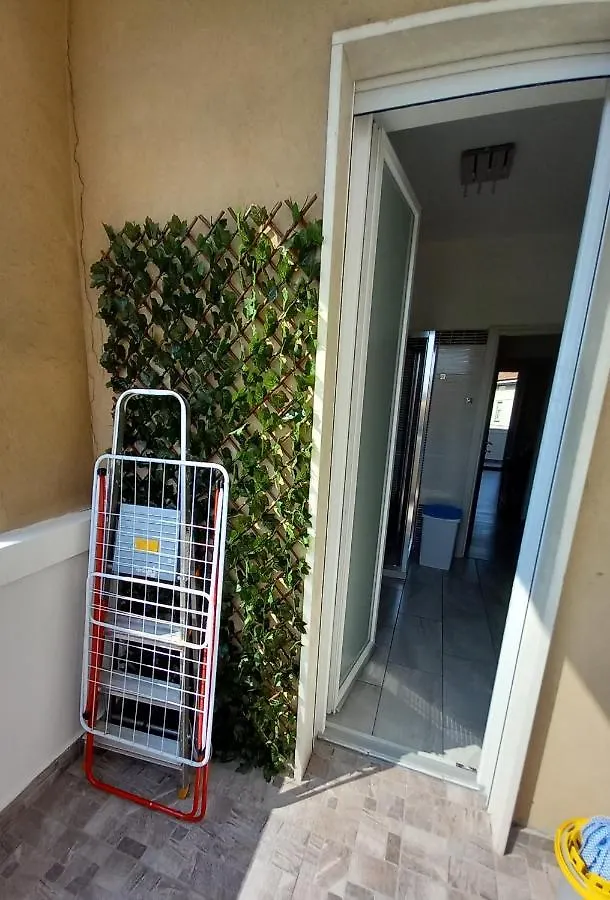 La Rosa Blutique Guesthouse - Boutique Apartment Near Como Lucino Italien